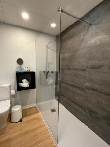 a glass shower in a bathroom with a toilet at FAY Victoria Beach in Rincón de la Victoria