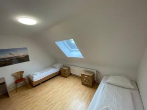 Ένα ή περισσότερα κρεβάτια σε δωμάτιο στο Othman Appartements Groß Buchholzer Straße 16a