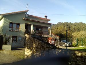 a house with a car parked in front of it at Apartamento Enzo in La Franca