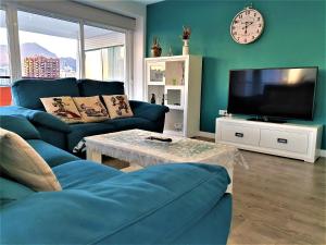 A television and/or entertainment centre at COBLANCA 3 by Apturist