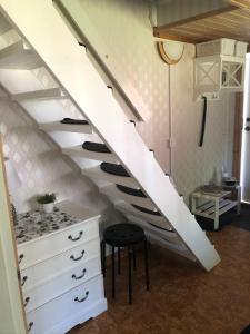 Gambar di galeri bagi Gävle hel Lägenhet Stuga i 2 plan 28 m2 Centrum 3 Furuvik 9 di Gävle