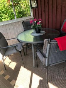 Ruang duduk di Gävle hel Lägenhet Stuga i 2 plan 28 m2 Centrum 3 Furuvik 9