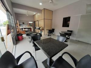 Virtuvė arba virtuvėlė apgyvendinimo įstaigoje Hotel André