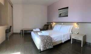 Postel nebo postele na pokoji v ubytování Irini Hotel