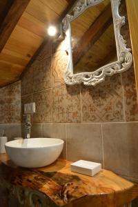 Kylpyhuone majoituspaikassa Casa do Ti João