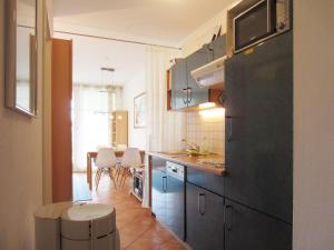 Ferienwohnung Sonnenschein - direkte Meerlageにあるキッチンまたは簡易キッチン