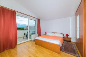 Ένα ή περισσότερα κρεβάτια σε δωμάτιο στο Green Poolside Escape +42 φωτογραφίες