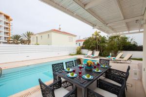Bazén v ubytování Pernera Holiday Villa 588 nebo v jeho okolí