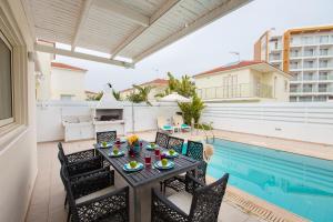 Bazén v ubytování Pernera Holiday Villa 588 nebo v jeho okolí