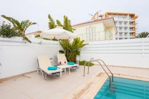 Bazén v ubytování Pernera Holiday Villa 588 nebo v jeho okolí