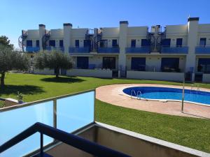 a building with a swimming pool in front of a building at Mar del Delta in L'Ampolla