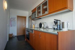 Küche/Küchenzeile in der Unterkunft "Strandhotel Heiligenhafen", Wohnung 126