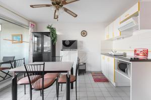 a kitchen and dining room with a table and chairs at AS16245 - P2 Belle vue lac avec parking privé in Le Grau-du-Roi
