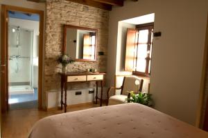 Posteľ alebo postele v izbe v ubytovaní Hostal Pension Artilleiro