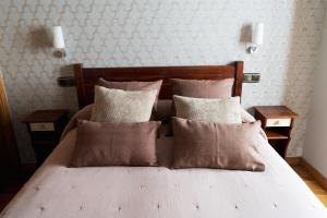 Posteľ alebo postele v izbe v ubytovaní Hostal Pension Artilleiro