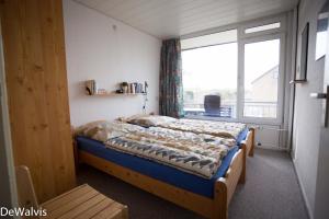 En eller flere senge i et værelse på Appartement Walvis nr. 12B