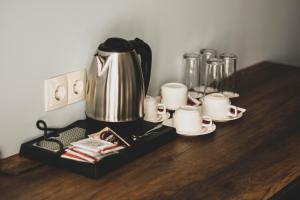 Set per la preparazione di tè e caffè presso Paliani Hotel
