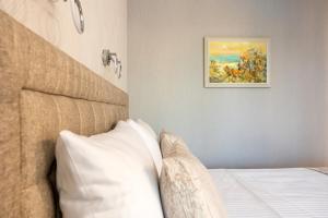 a bedroom with a bed and a picture on the wall at Helena Holiday A in Saints Constantine and Helena