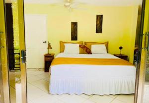 a bedroom with a large bed in a room at Enchanted Home in Manuel Antonio