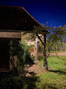 Domaine de Prestal外面的花园