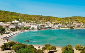 a view of a beach with people in the water at Παραθαλασσιο στουντιο Μιχαλιας Sea view studio Michalias Νουμερο 8 in Agia Marina Aegina