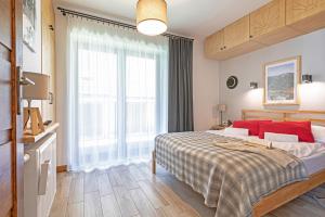 Posteľ alebo postele v izbe v ubytovaní Apartament Słoneczne Tatry Droga na bystre 5b + 20 fotografií