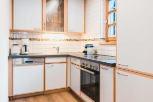 Felbermayer Appartements的厨房或小厨房