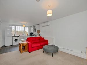 Pass the Keys Modern one bedroom apartment with parking