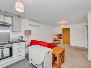 Pass the Keys Modern one bedroom apartment with parking
