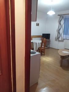 Televízia a/alebo spoločenská miestnosť v ubytovaní Apartmány Božka + 37 fotografií