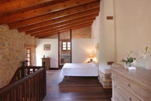 A bed or beds in a room at Can Guillo