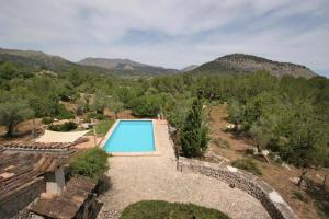 A general mountain view or a mountain view taken from A villát