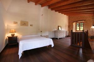 A bed or beds in a room at Can Guillo