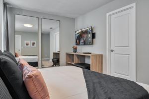 a bedroom with a bed and a mirror at Formosa Valley by UNE Homes in Orlando