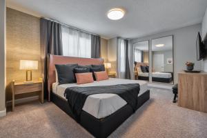 a bedroom with a large bed and a mirror at Formosa Valley by UNE Homes in Orlando
