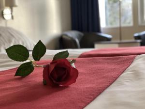 Postel nebo postele na pokoji v ubytování Nordby Hotell