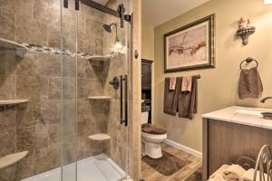 Ванная комната в Quaint Creekside Cottage with Porch and Backyard! +23 фотографии