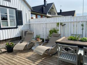 Balkón nebo terasa v ubytování B&B Bland ormbunkar och rosor