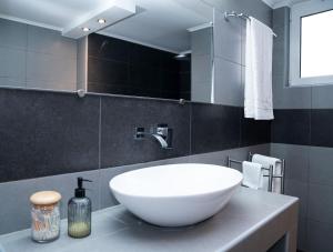 A bathroom at Sea & View Villas