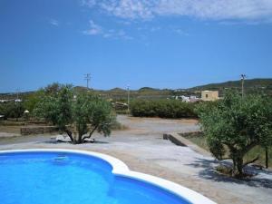 Bazén v ubytovaní Residence Degli Ulivi Pantelleria alebo v jeho blízkosti