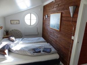 Lugnet i Oslättfors客房内的一张或多张床位
