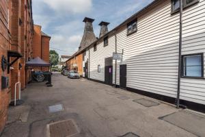 Afbeelding uit fotogalerij van Stansted Airport Luxury Apartment Bishops Stortford Millars One Loft 4 in Bishops Stortford