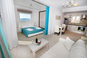 Kuchyňa alebo kuchynka v ubytovaní Paralia Luxury Suites