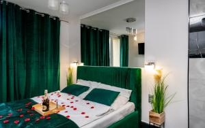 Posteľ alebo postele v izbe v ubytovaní Apartament Lipowa Love Rooms