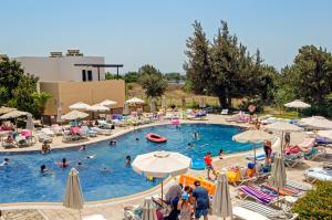 Bazén v ubytování Matina Pefkos Aparthotel nebo v jeho okolí