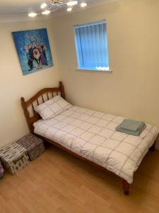 a small bedroom with a bed and a window at Lovely 2-bedroom apartment in Scottish Borders in Earlston