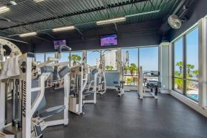 Fitness centrum a/nebo fitness zařízení v ubytování Lovely Sandestin Resort Studio with Balcony and Sunset View
