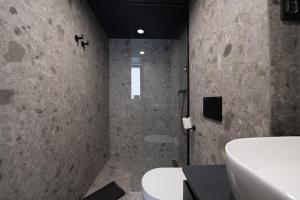 Koupelna v ubytování Glamping Senesalina + 34 fotografií