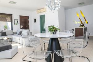 Posedenie v ubytovaní Golden King Villas