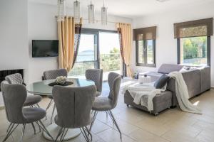 Posedenie v ubytovaní Golden King Villas